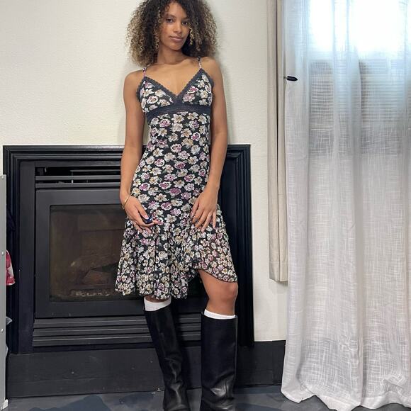 Vintage gray & pink floral lace trimmed rom com midi dress with ruffle hem XS/S - Picture 8 of 12